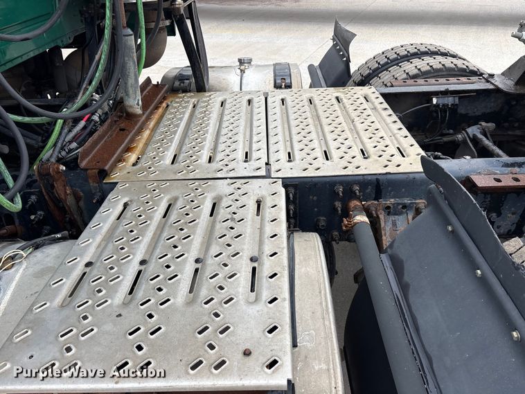 image for item FG1043 2013 Mack CXU613 semi truck