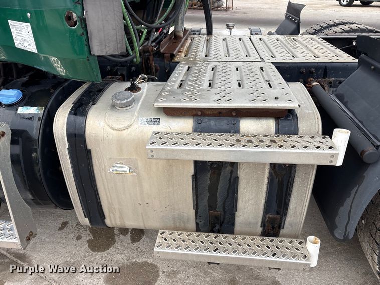 image for item FG1043 2013 Mack CXU613 semi truck