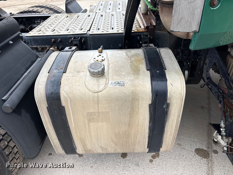 image for item FG1043 2013 Mack CXU613 semi truck