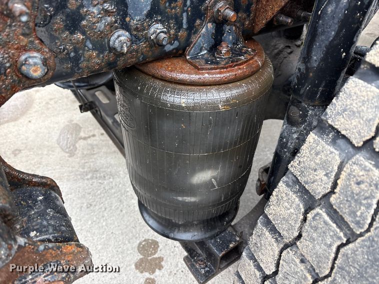 image for item FG1043 2013 Mack CXU613 semi truck