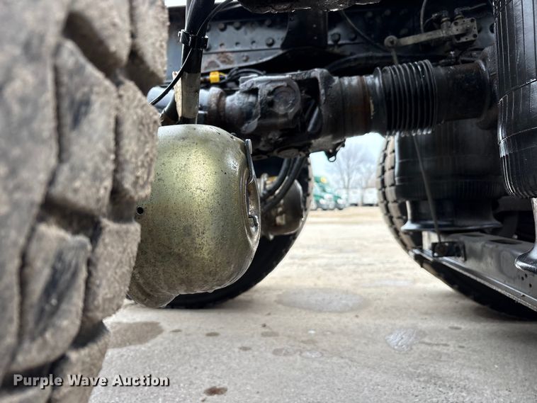 image for item FG1043 2013 Mack CXU613 semi truck