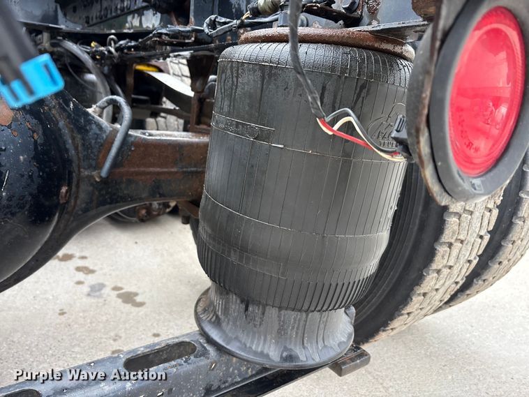 image for item FG1043 2013 Mack CXU613 semi truck