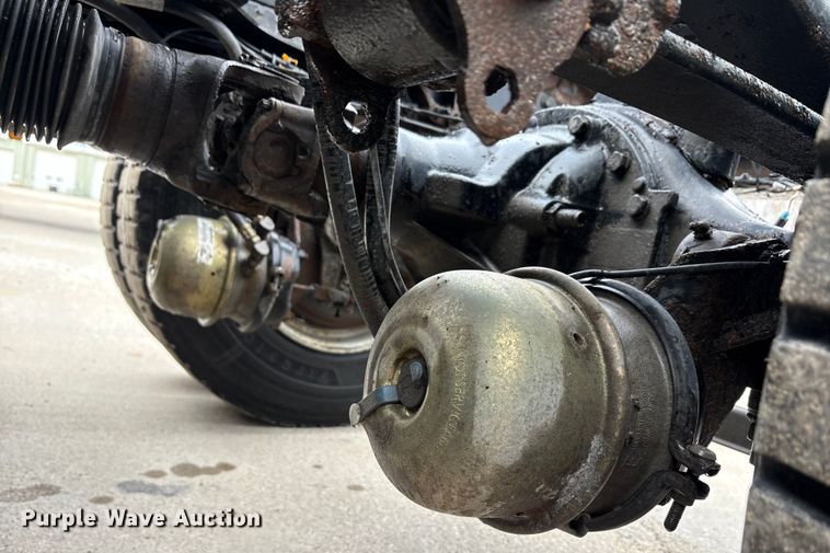 image for item FG1043 2013 Mack CXU613 semi truck