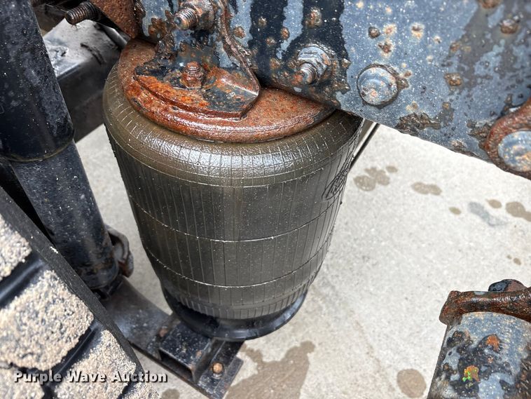 image for item FG1043 2013 Mack CXU613 semi truck