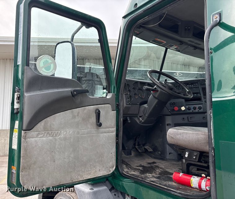 image for item FG1043 2013 Mack CXU613 semi truck