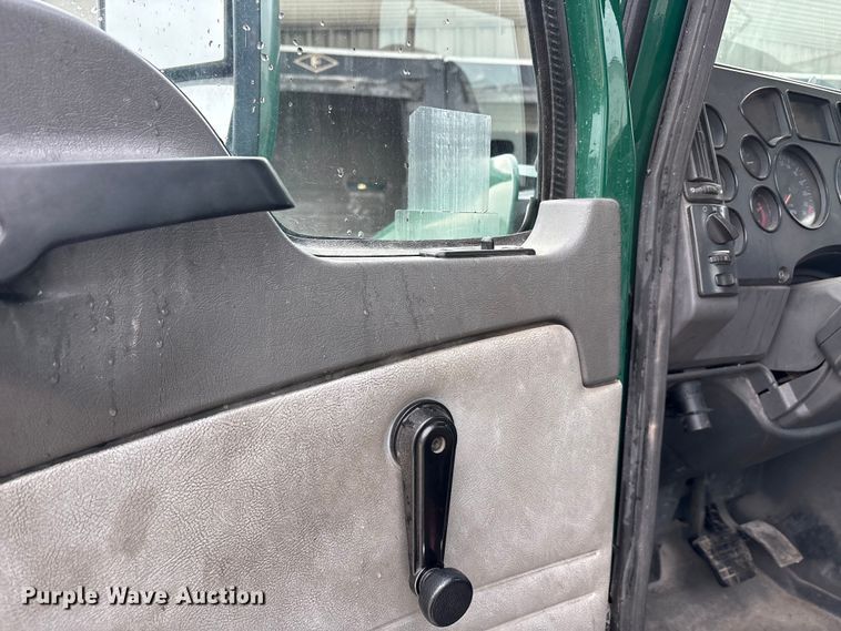 image for item FG1043 2013 Mack CXU613 semi truck