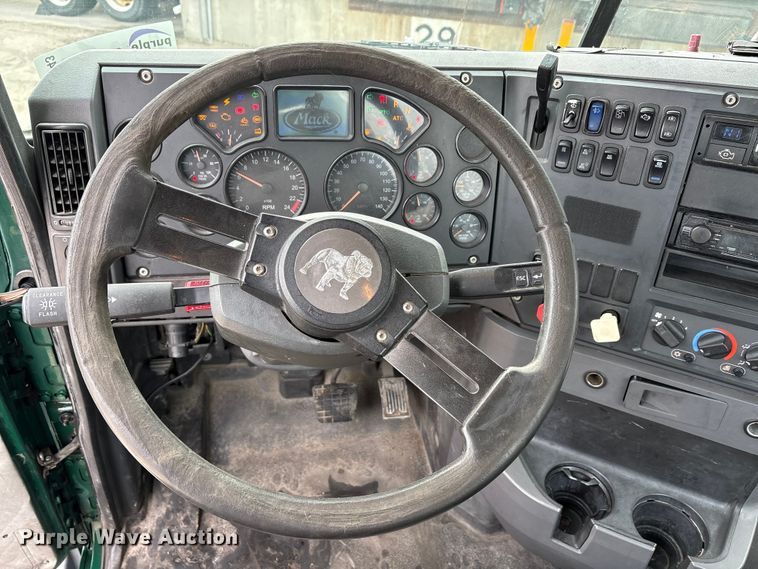 image for item FG1043 2013 Mack CXU613 semi truck