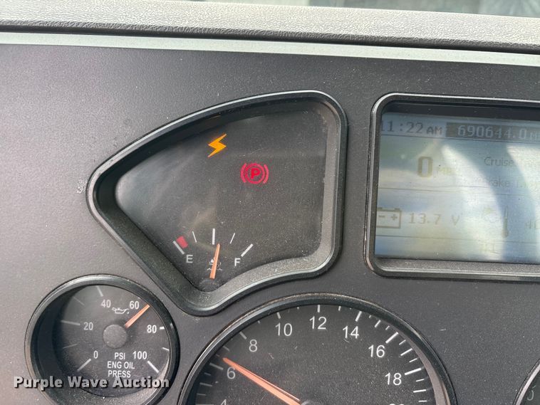 image for item FG1043 2013 Mack CXU613 semi truck