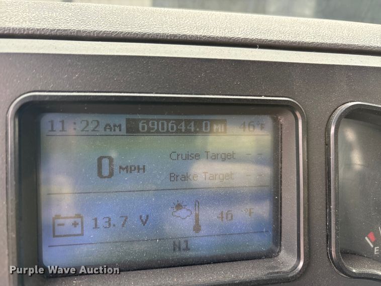 image for item FG1043 2013 Mack CXU613 semi truck