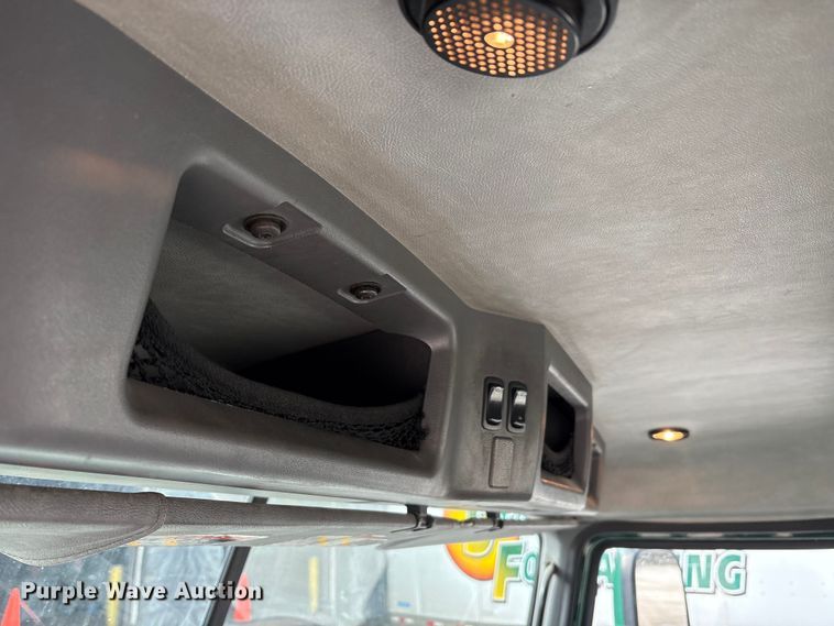 image for item FG1043 2013 Mack CXU613 semi truck