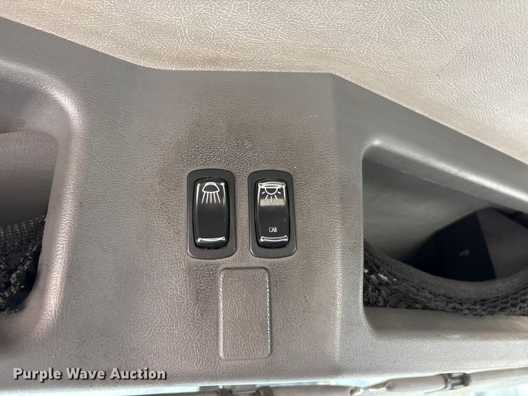 image for item FG1043 2013 Mack CXU613 semi truck