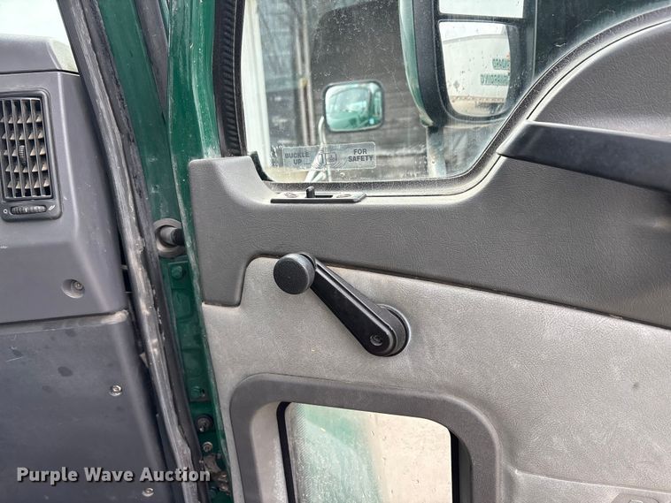 image for item FG1043 2013 Mack CXU613 semi truck