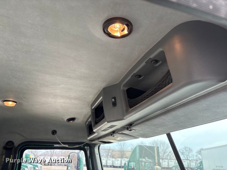 image for item FG1043 2013 Mack CXU613 semi truck