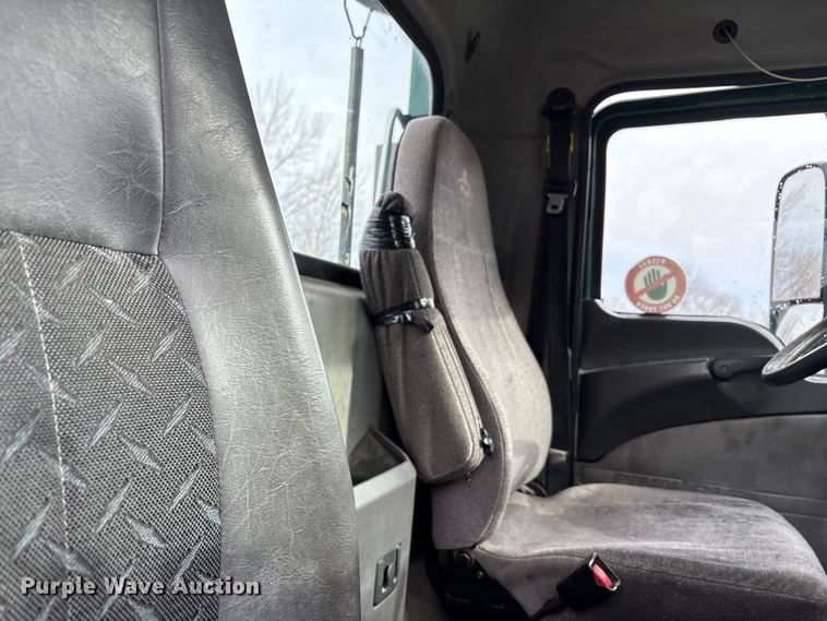 image for item FG1043 2013 Mack CXU613 semi truck