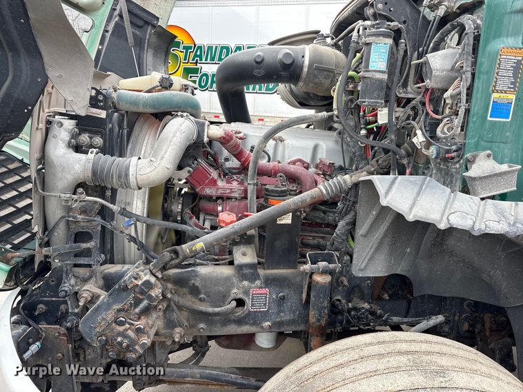 image for item FG1043 2013 Mack CXU613 semi truck