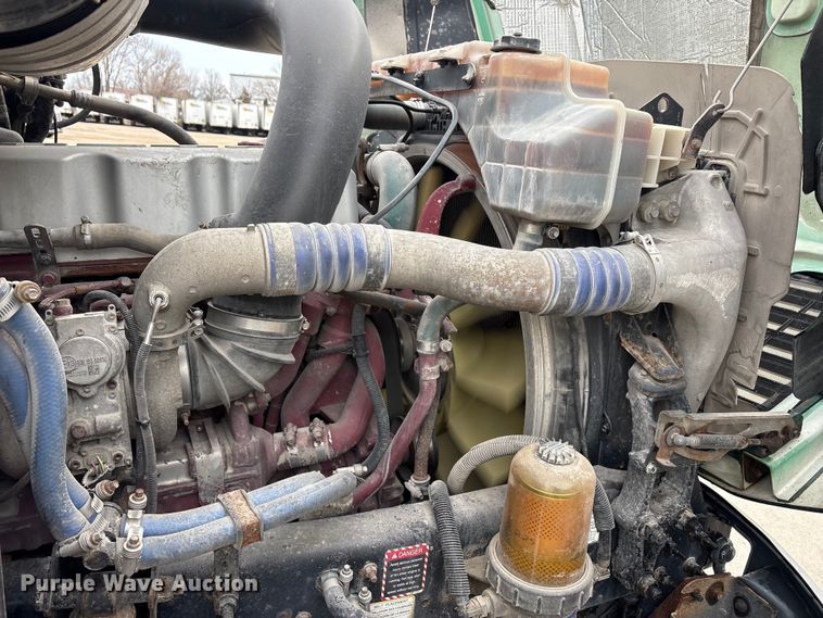 image for item FG1043 2013 Mack CXU613 semi truck