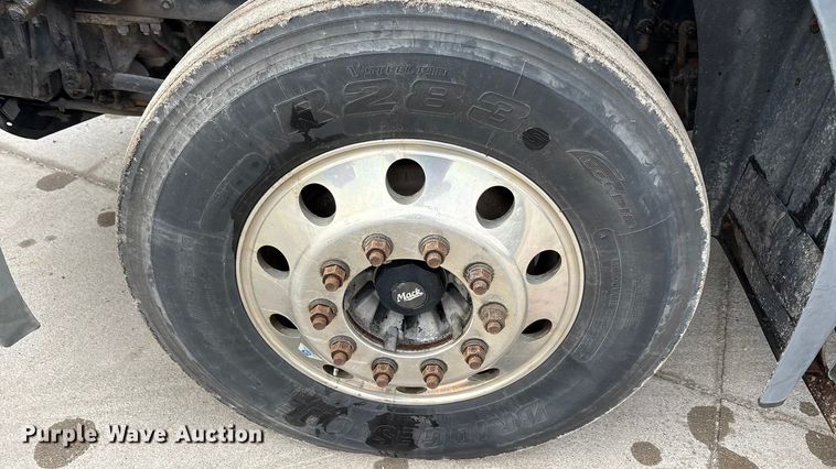 image for item FG1043 2013 Mack CXU613 semi truck