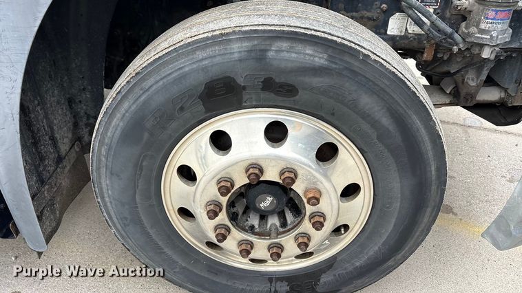 image for item FG1043 2013 Mack CXU613 semi truck