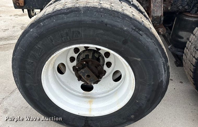 image for item FG1043 2013 Mack CXU613 semi truck