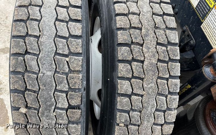 image for item FG1043 2013 Mack CXU613 semi truck