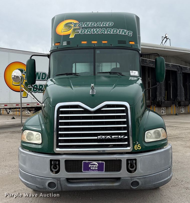 image for item FG1044 2016 Mack CXU613 semi truck