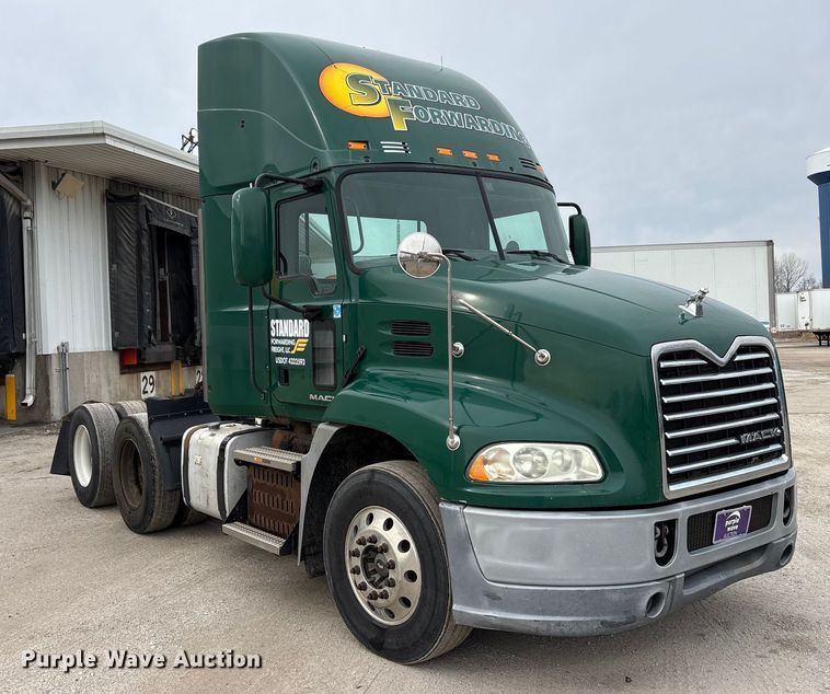 image for item FG1044 2016 Mack CXU613 semi truck