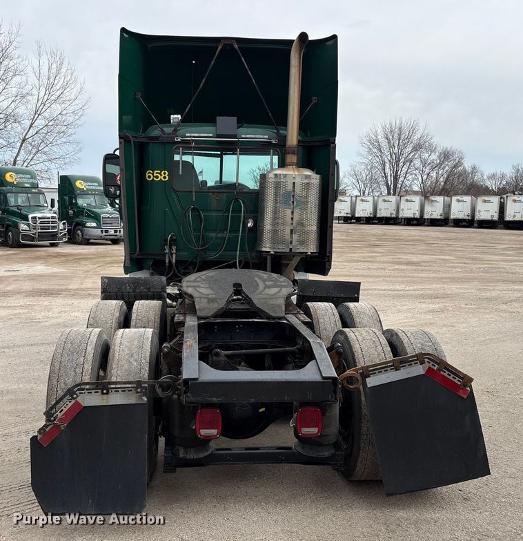 image for item FG1044 2016 Mack CXU613 semi truck