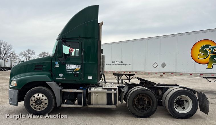 image for item FG1044 2016 Mack CXU613 semi truck