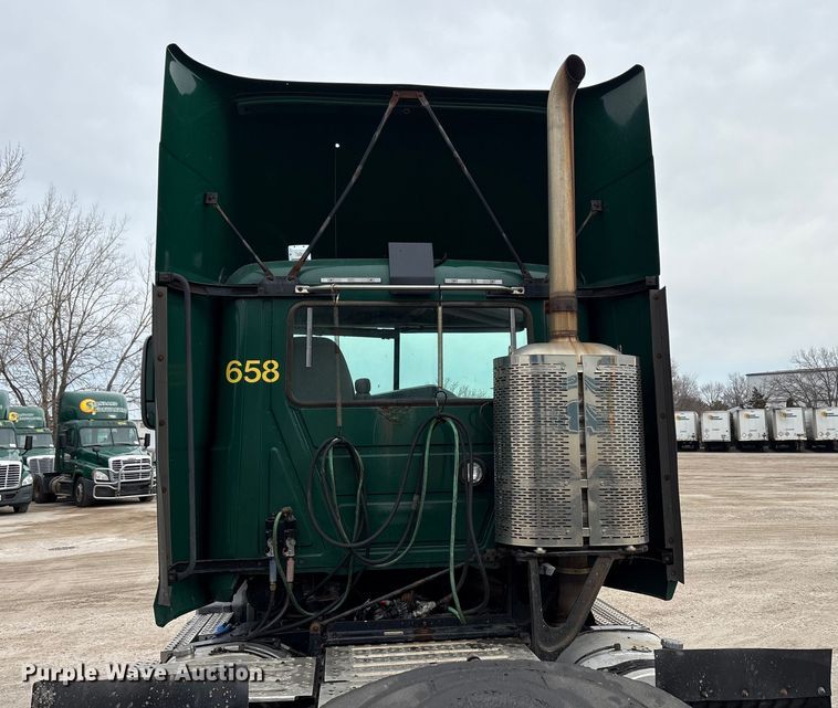 image for item FG1044 2016 Mack CXU613 semi truck