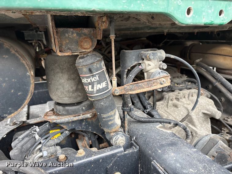 image for item FG1044 2016 Mack CXU613 semi truck