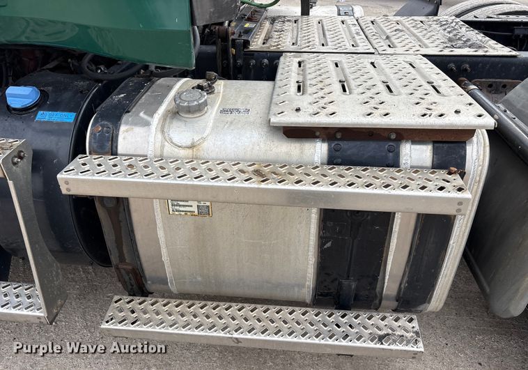 image for item FG1044 2016 Mack CXU613 semi truck