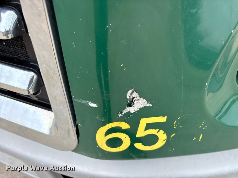 image for item FG1044 2016 Mack CXU613 semi truck