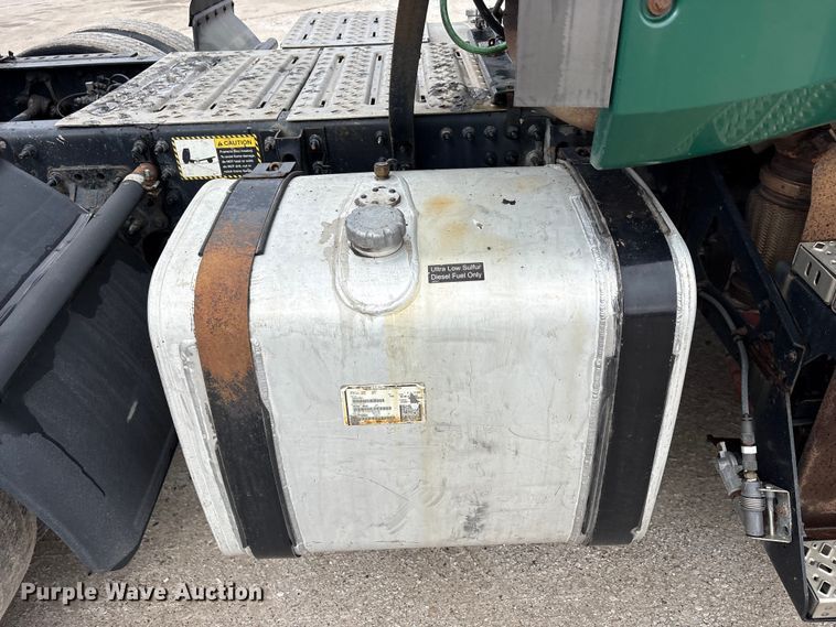 image for item FG1044 2016 Mack CXU613 semi truck