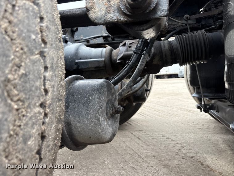 image for item FG1044 2016 Mack CXU613 semi truck