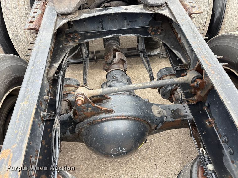 image for item FG1044 2016 Mack CXU613 semi truck