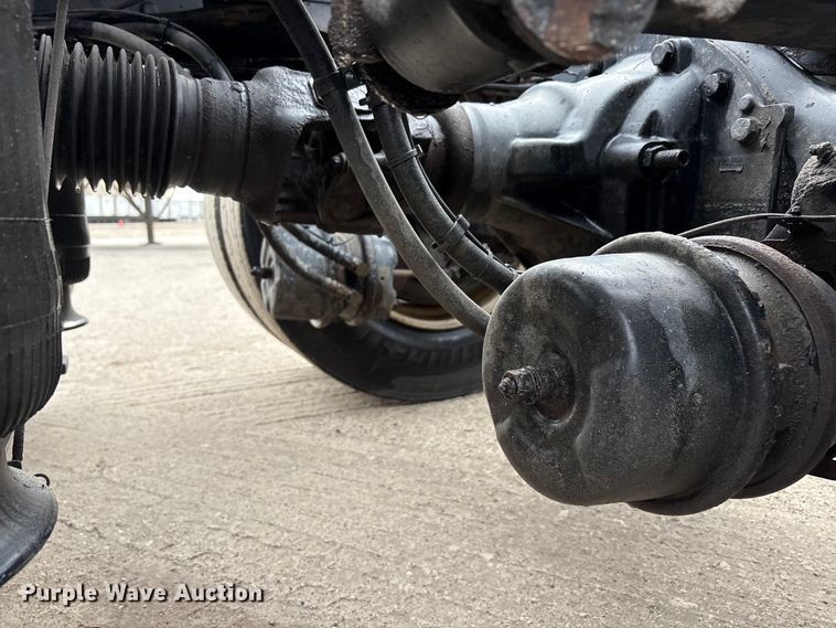 image for item FG1044 2016 Mack CXU613 semi truck