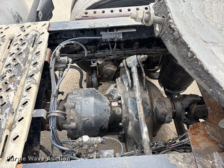 image for item FG1044 2016 Mack CXU613 semi truck