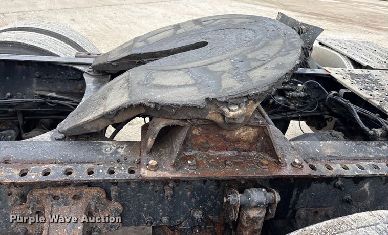 image for item FG1044 2016 Mack CXU613 semi truck