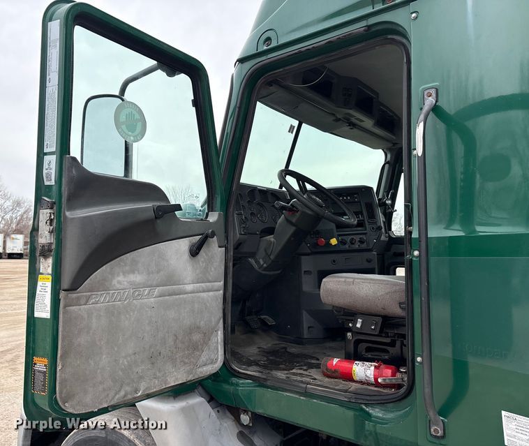 image for item FG1044 2016 Mack CXU613 semi truck