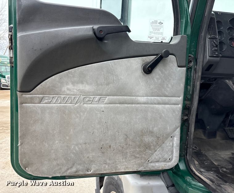 image for item FG1044 2016 Mack CXU613 semi truck