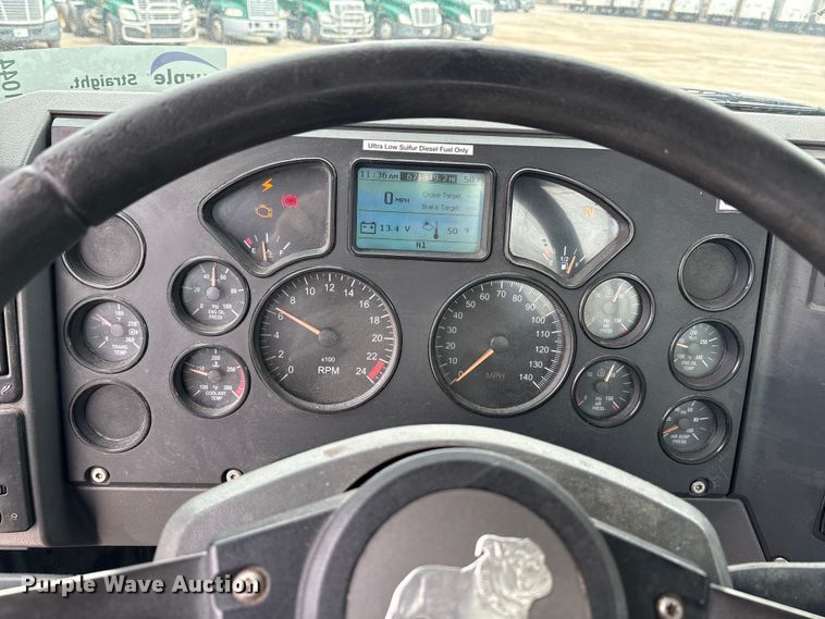 image for item FG1044 2016 Mack CXU613 semi truck