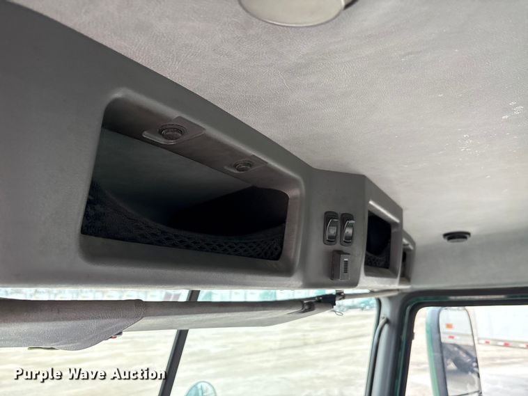 image for item FG1044 2016 Mack CXU613 semi truck