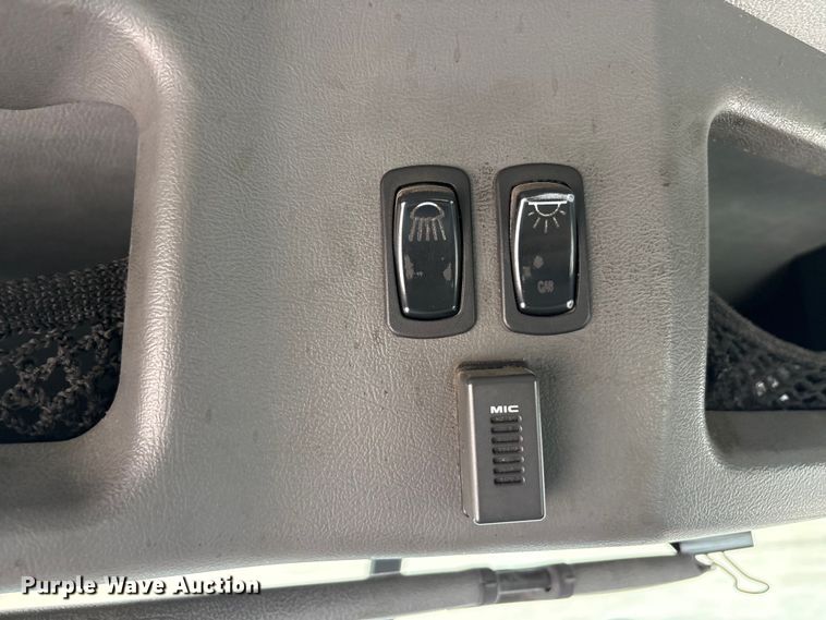 image for item FG1044 2016 Mack CXU613 semi truck