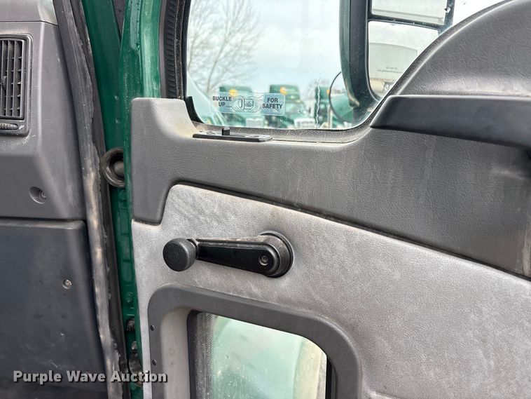 image for item FG1044 2016 Mack CXU613 semi truck