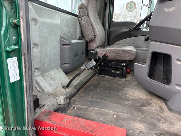 image for item FG1044 2016 Mack CXU613 semi truck