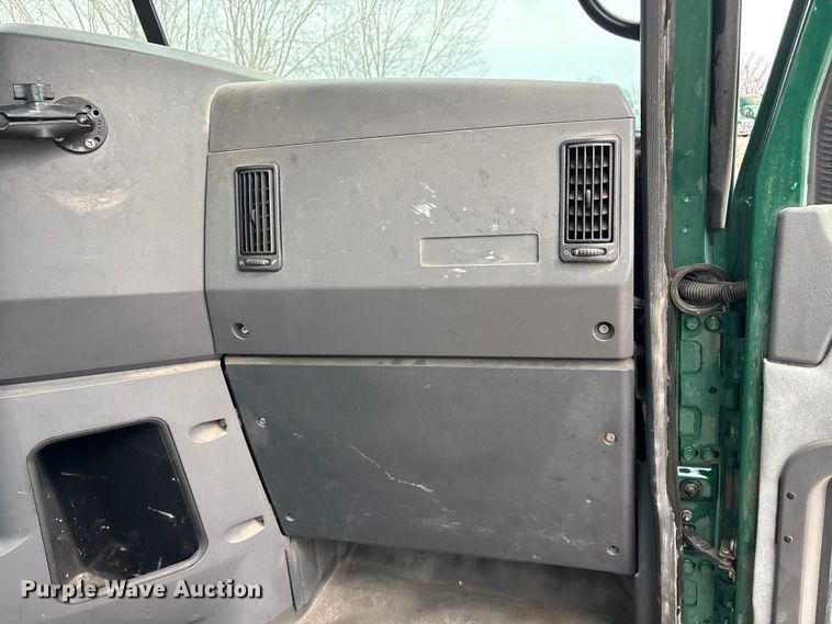 image for item FG1044 2016 Mack CXU613 semi truck