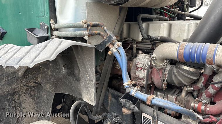 image for item FG1044 2016 Mack CXU613 semi truck