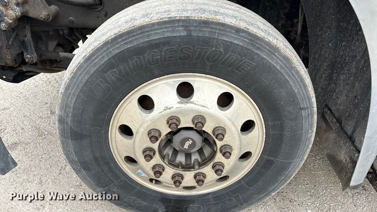 image for item FG1044 2016 Mack CXU613 semi truck