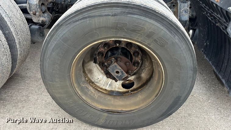 image for item FG1044 2016 Mack CXU613 semi truck