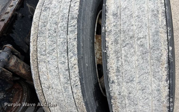 image for item FG1044 2016 Mack CXU613 semi truck